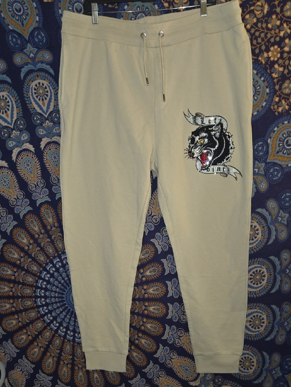 4 XL Left Point Jogger W/ Panther Graphic